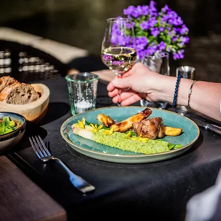 Les Ardillieres Du Pont D'oye Hotel